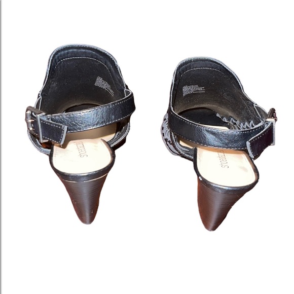 ShoeDazzle Tate black sandals - Picture 6 of 12